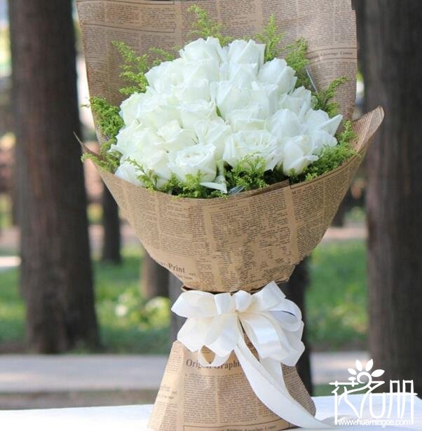 9朵白玫瑰的花语是什么，爱你如初_花语大全