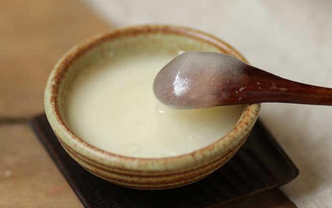 白色蜂蜜