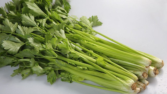 香芹和芹菜的区别 香芹和芹菜的区别