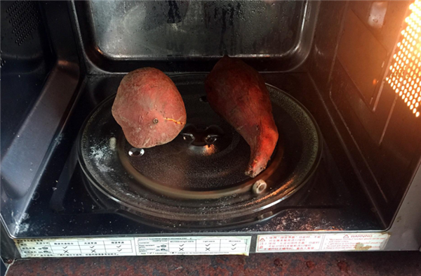 微波炉烤红薯可以用锡纸包吗