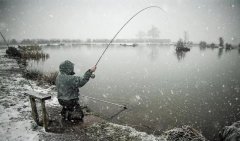冬季钓鱼人的5个坏习惯，钓不到鱼还浪费时间